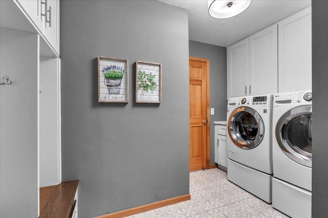 6709 Promontory Drive, Eden Prairie, MN 55346