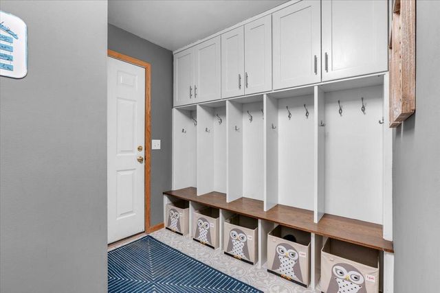 6709 Promontory Drive, Eden Prairie, MN 55346