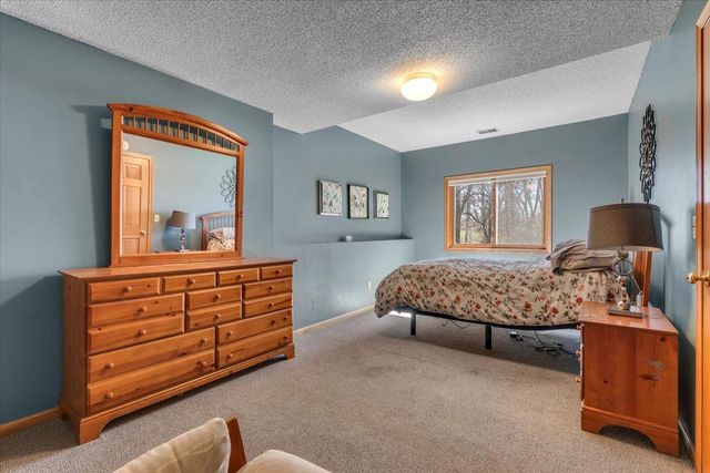 6709 Promontory Drive, Eden Prairie, MN 55346