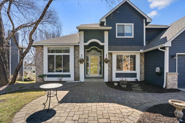 6709 Promontory Drive, Eden Prairie, MN 55346