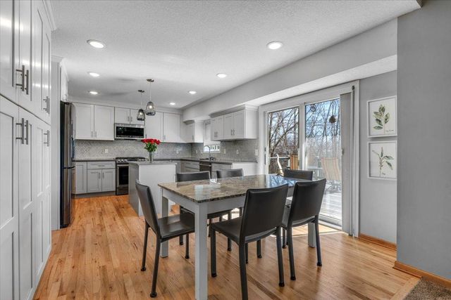 6709 Promontory Drive, Eden Prairie, MN 55346