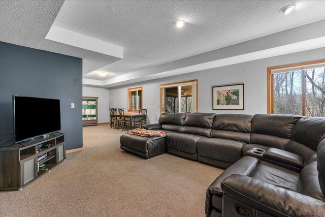 6709 Promontory Drive, Eden Prairie, MN 55346