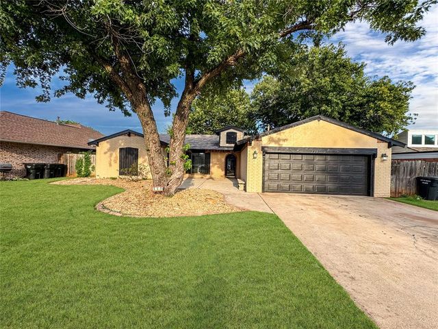 112 Wellington Lane, Moore, OK 73160