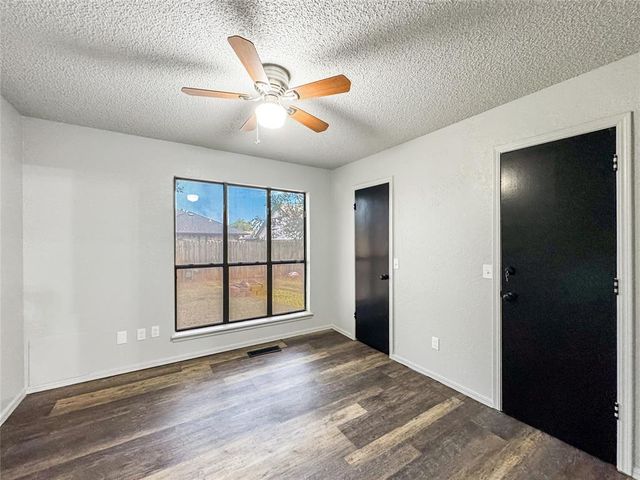 112 Wellington Lane, Moore, OK 73160