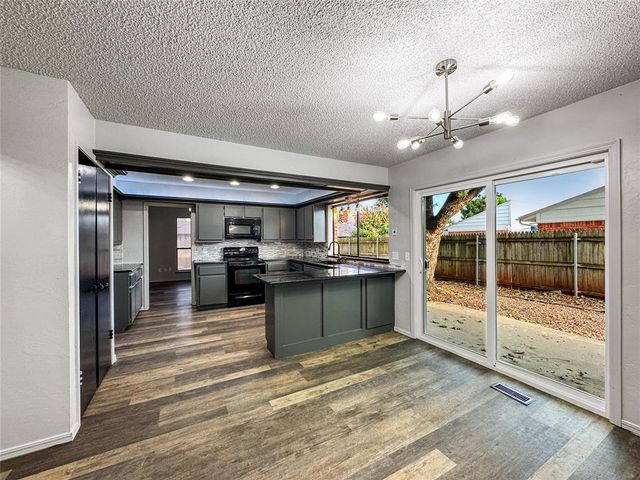 112 Wellington Lane, Moore, OK 73160
