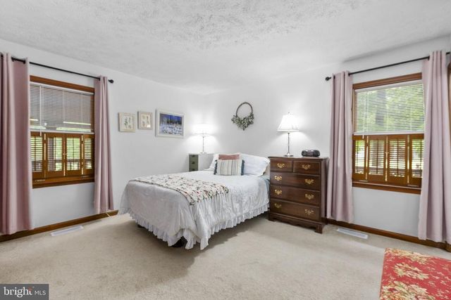 125 FAIRWAY DR, Locust Grove, VA 22508