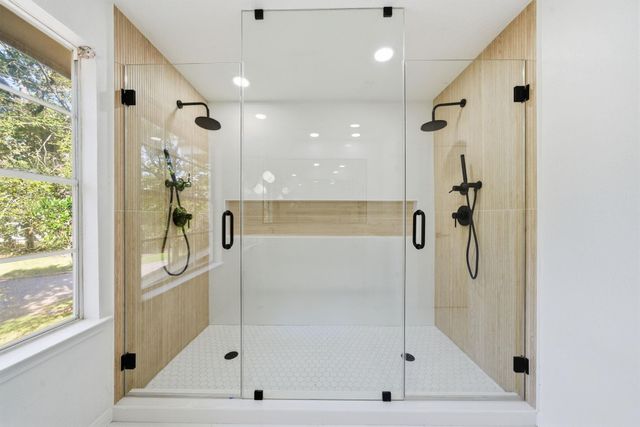 82 N Apple Spring Circle, The Woodlands, TX 77382