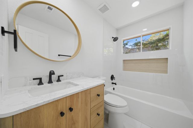 82 N Apple Spring Circle, The Woodlands, TX 77382