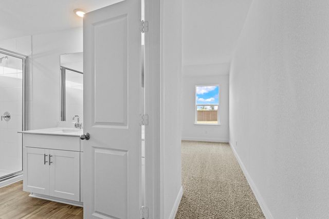 137 Union Pacific DR, Cedar Creek, TX 78612