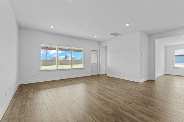 137 Union Pacific DR, Cedar Creek, TX 78612