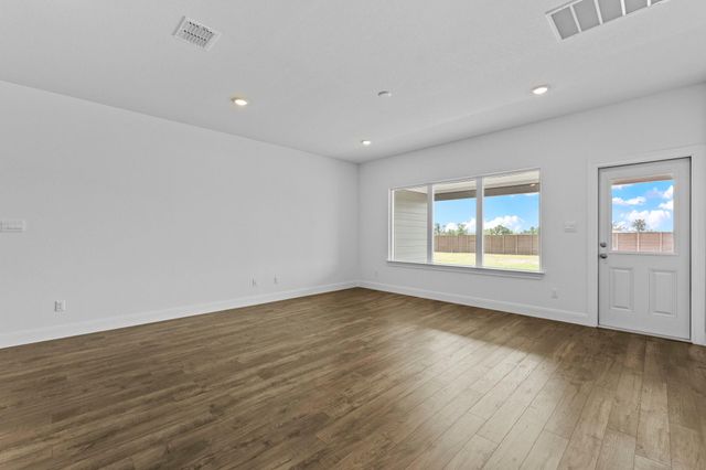 137 Union Pacific DR, Cedar Creek, TX 78612