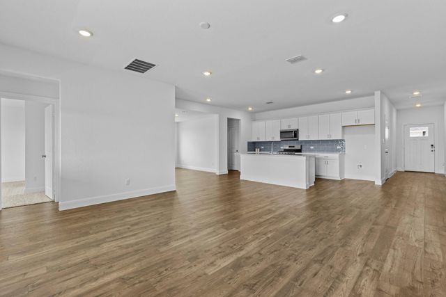 137 Union Pacific DR, Cedar Creek, TX 78612