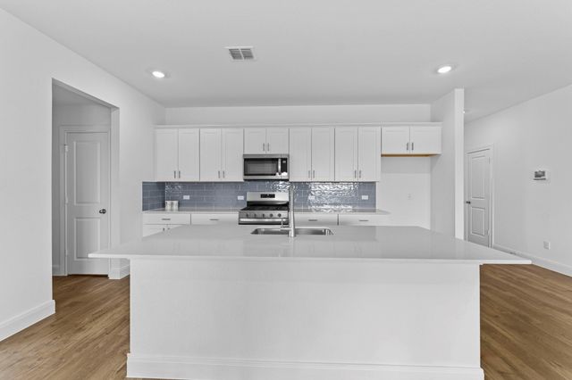 137 Union Pacific DR, Cedar Creek, TX 78612