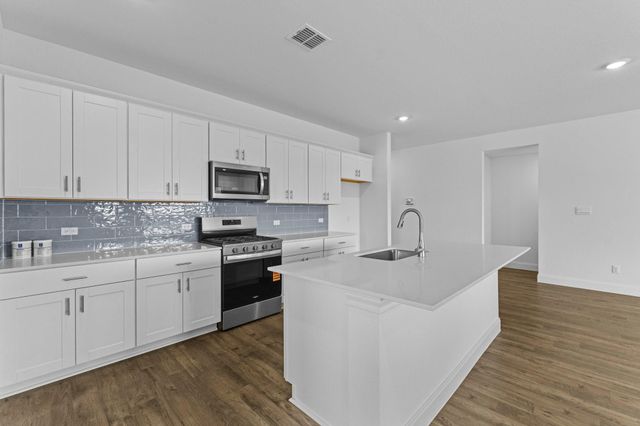 137 Union Pacific DR, Cedar Creek, TX 78612