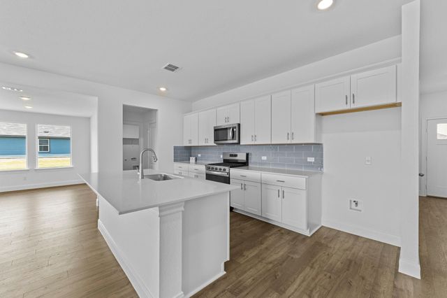 137 Union Pacific DR, Cedar Creek, TX 78612