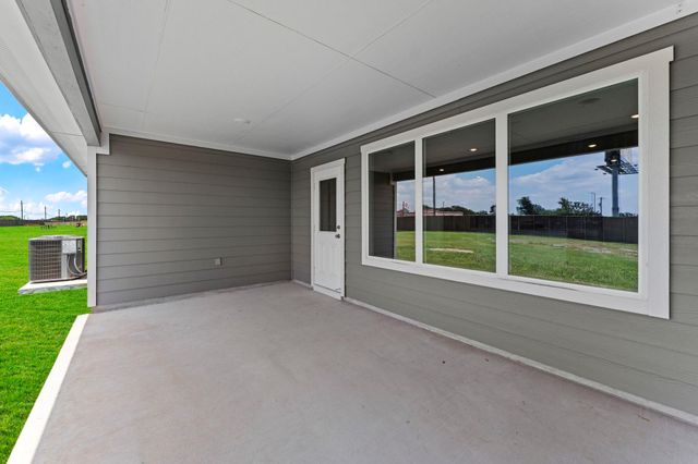 137 Union Pacific DR, Cedar Creek, TX 78612