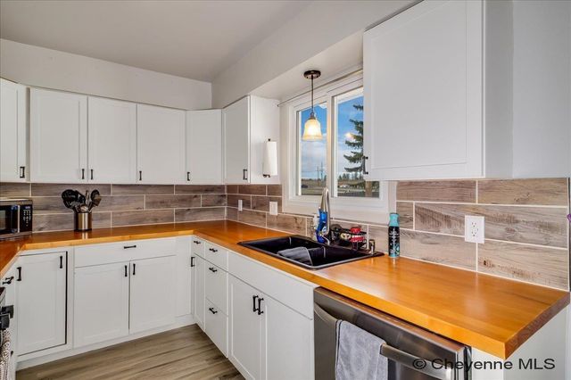 4700 KING ARTHUR WY, Cheyenne, WY 82009