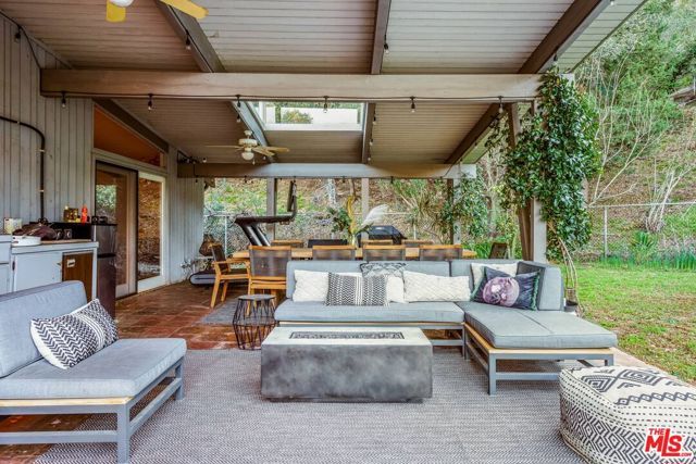 2436 Arbutus Drive, Los Angeles, CA 90049