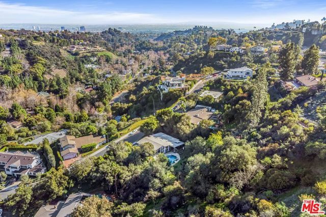 2436 Arbutus Drive, Los Angeles, CA 90049