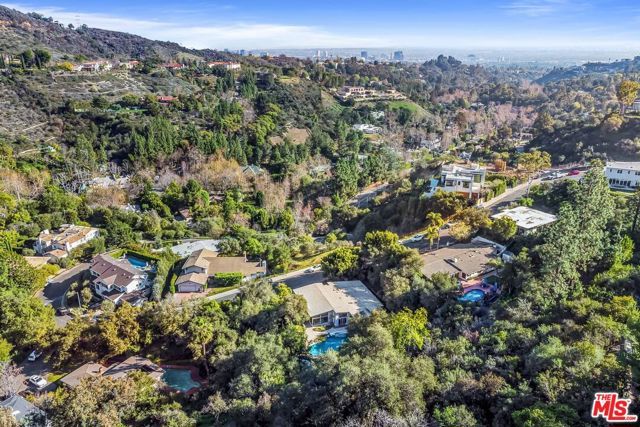 2436 Arbutus Drive, Los Angeles, CA 90049