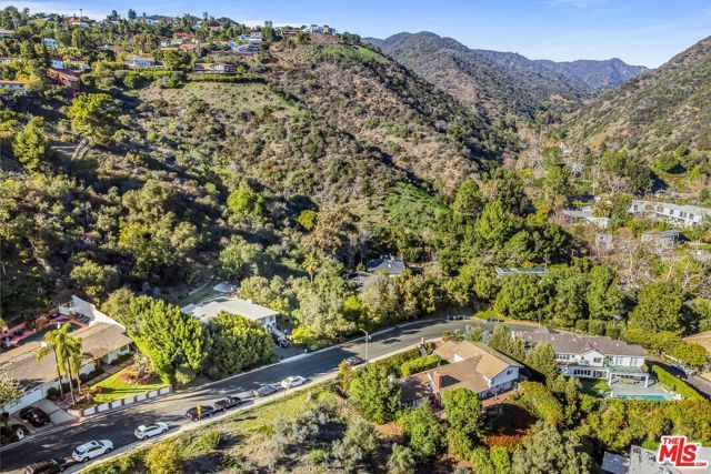 2436 Arbutus Drive, Los Angeles, CA 90049