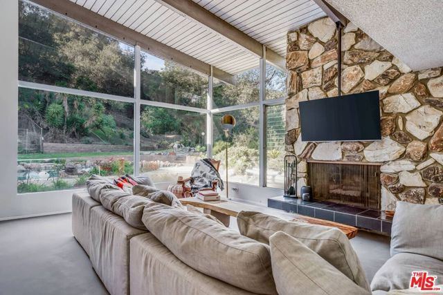 2436 Arbutus Drive, Los Angeles, CA 90049