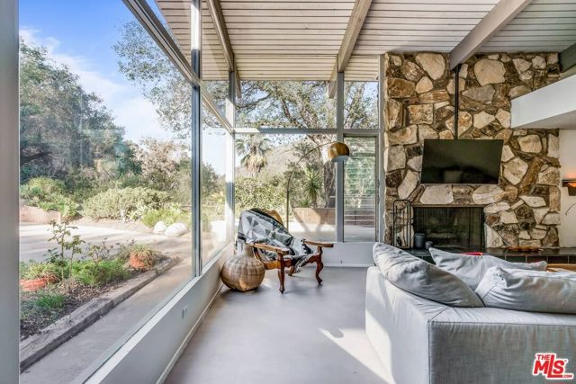 2436 Arbutus Drive, Los Angeles, CA 90049