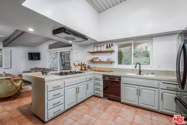 2436 Arbutus Drive, Los Angeles, CA 90049