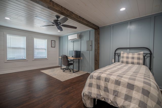 876 W Point Rd, Lawrenceburg, TN 38464