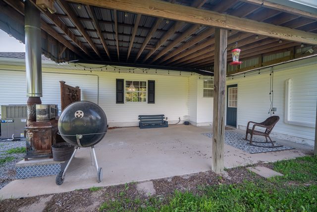 876 W Point Rd, Lawrenceburg, TN 38464