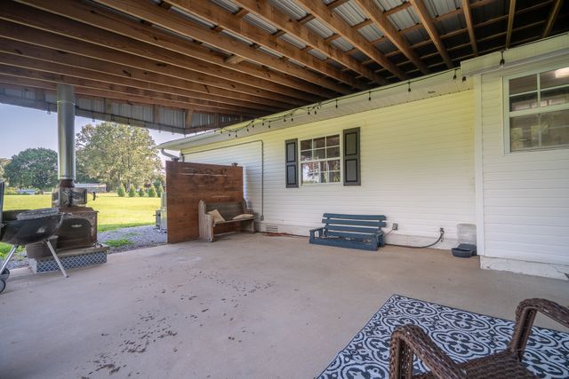 876 W Point Rd, Lawrenceburg, TN 38464