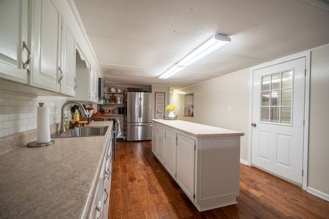 876 W Point Rd, Lawrenceburg, TN 38464