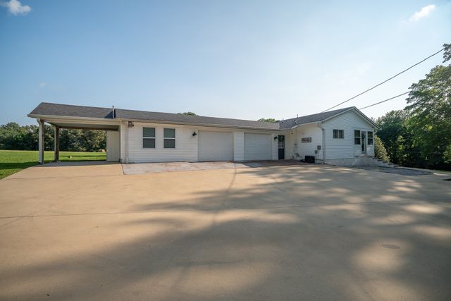 876 W Point Rd, Lawrenceburg, TN 38464