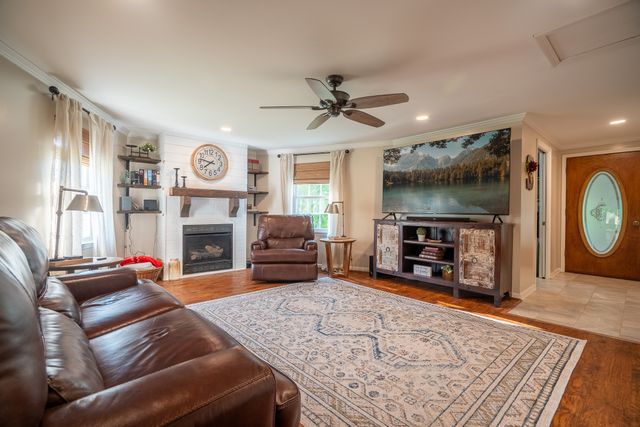876 W Point Rd, Lawrenceburg, TN 38464
