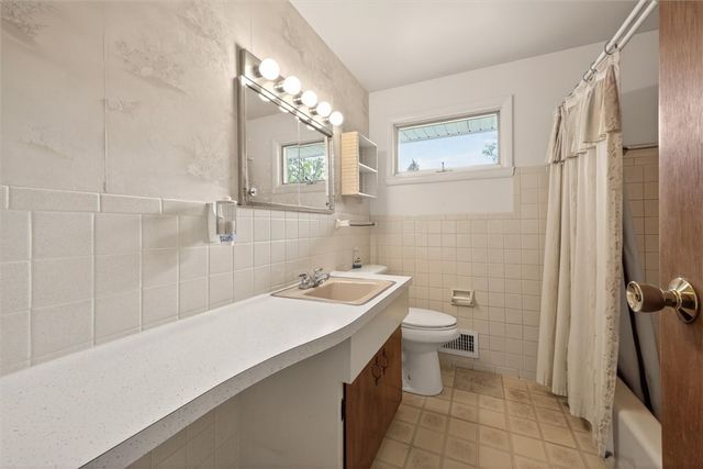 6042 East River Road, Henrietta, NY 14586