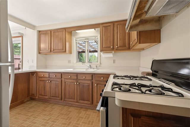 6042 East River Road, Henrietta, NY 14586