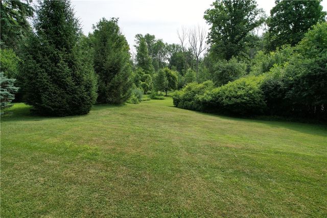 6042 East River Road, Henrietta, NY 14586