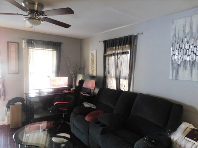 8412 N SEMINOLE AVENUE, Tampa, FL 33604