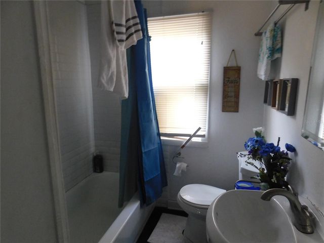 8412 N SEMINOLE AVENUE, Tampa, FL 33604