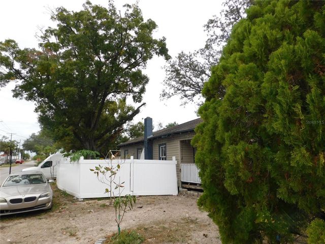 8412 N SEMINOLE AVENUE, Tampa, FL 33604