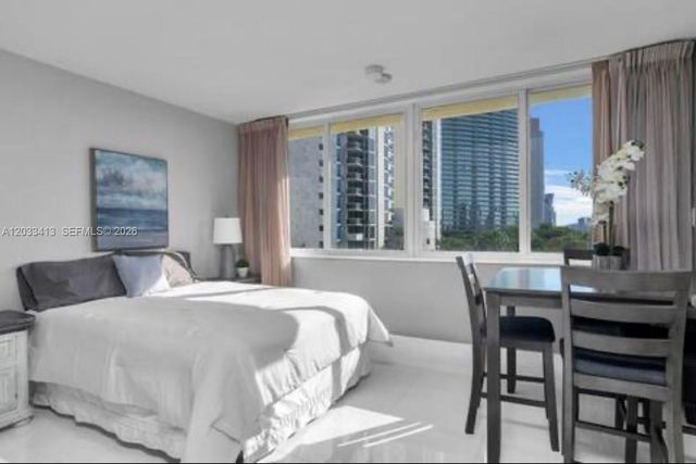 19201 Collins Avenue 440, Sunny Isles Beach, FL 33160