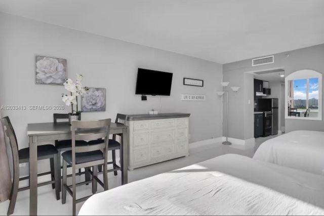 19201 Collins Avenue 440, Sunny Isles Beach, FL 33160