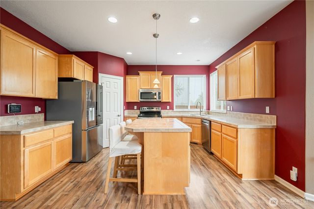 1834 Island Drive, Longview, WA 98632