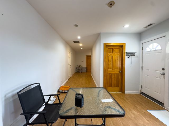 1813 Dempster Street, Evanston, IL 60201
