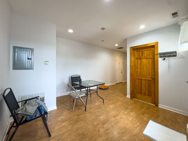 1813 Dempster Street, Evanston, IL 60201