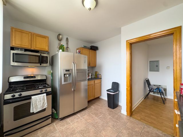 1813 Dempster Street, Evanston, IL 60201