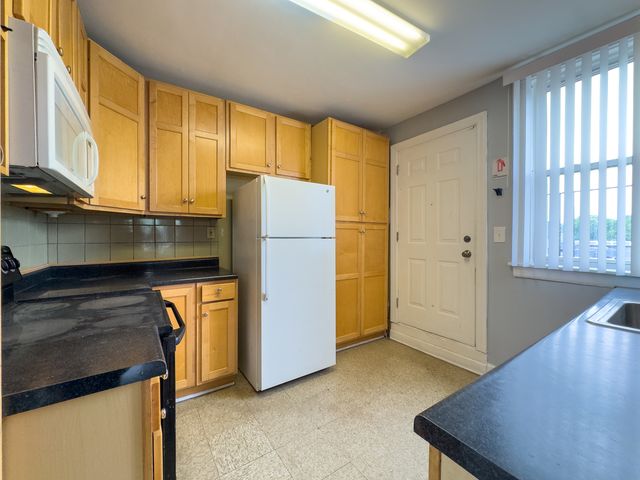 1813 Dempster Street, Evanston, IL 60201