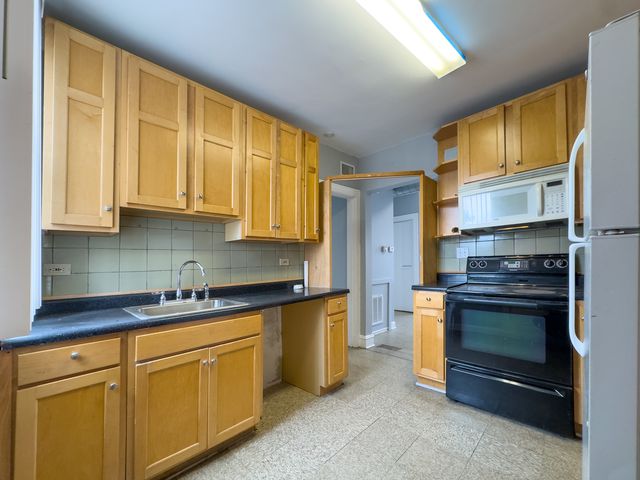 1813 Dempster Street, Evanston, IL 60201