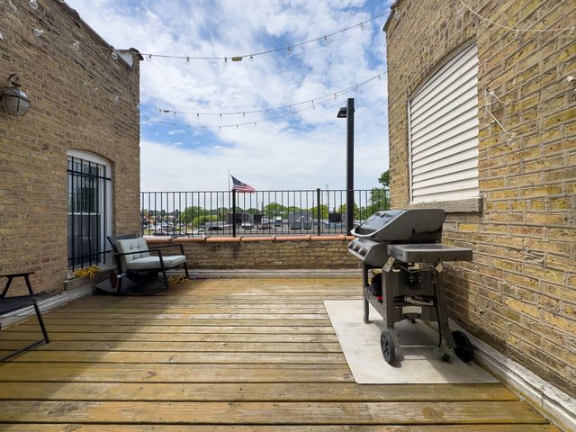 1813 Dempster Street, Evanston, IL 60201