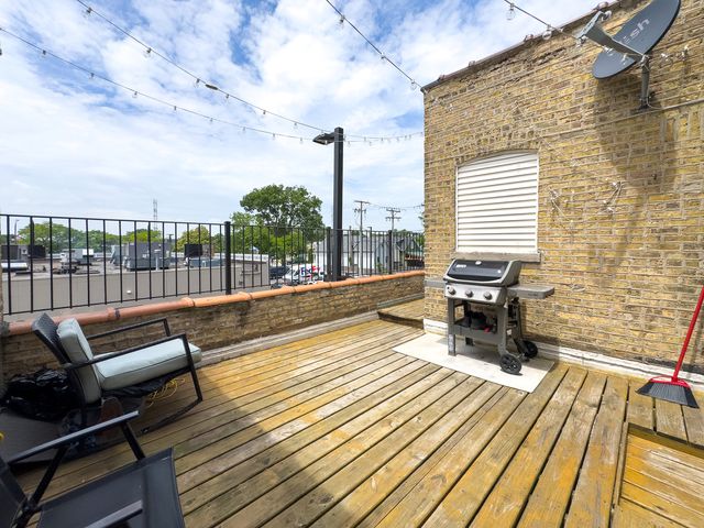 1813 Dempster Street, Evanston, IL 60201